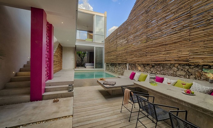 Zona Paseo Montejo House | Casa Amelie style home in Santa Lucia