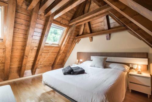 Las Bordas House | Casa Artiga de Lin by SeaMount Rentals