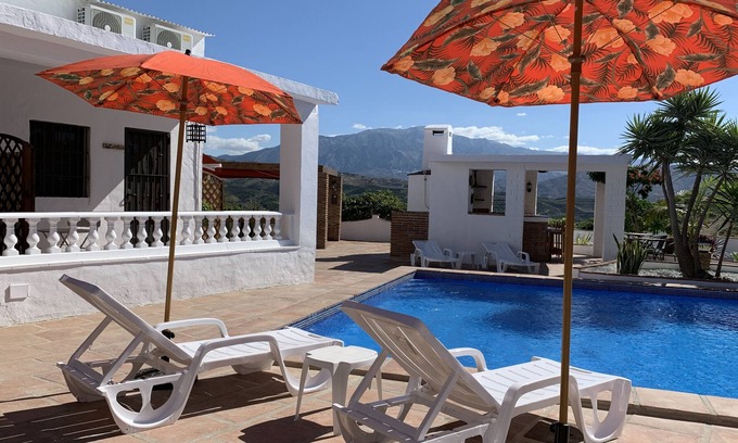 Benamocarra House | Casa Bambu Resort