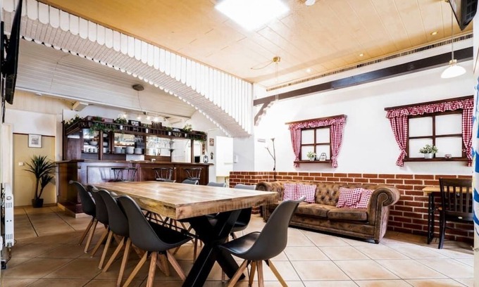 Echarding House | ※ Casa BARvaria ※Incredible 8BR※ HUGE※With a BAR ※