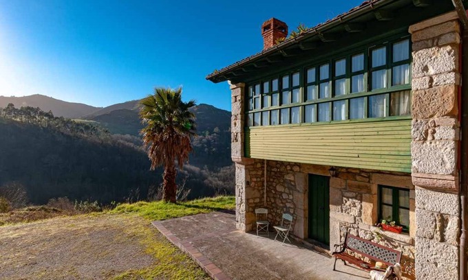 Ribadesella House | Casa Begoña-situada en Sardedo, Ribadesella, en un Paraje Único