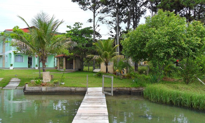 Barra da Lagoa House | Casa Beira Do Canal C/Air, Tv, Internet S/Fio Great Location Near The Beaches