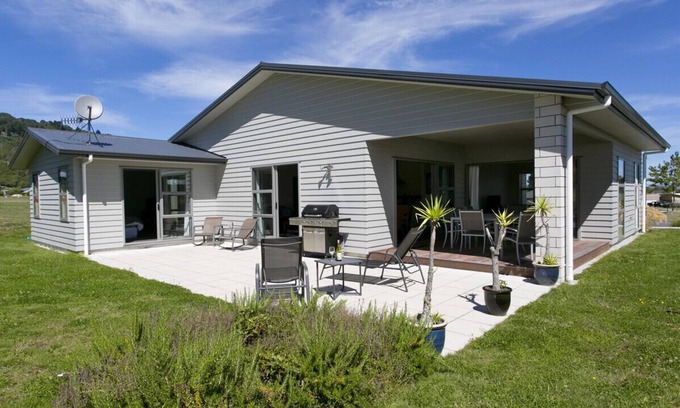 Kinloch Cottage | Casa Bella - Kinloch Holiday Home
