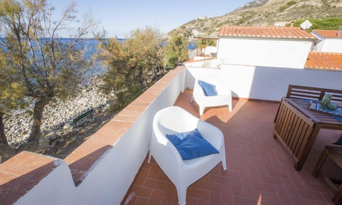 Pomonte Villa | Casa Bianca - Goelba