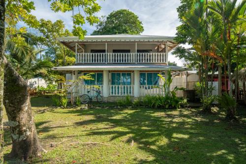 Manzanillo House | Casa Blanca Beachfront House with Shared Pool Access Pangea Lodge