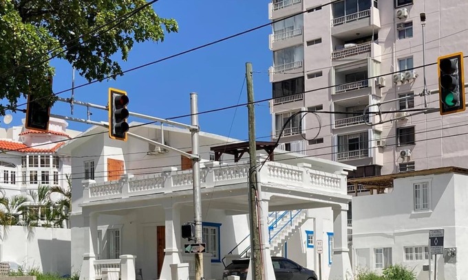 Miramar House | Casa Blanca in the Heart of Miramar
