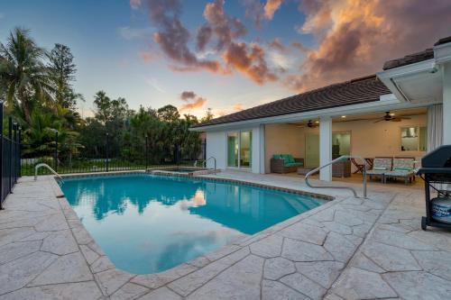 Bonita Springs House | Casa Bonita by AvantStay Large Backyard Patio Pool Hot Tub