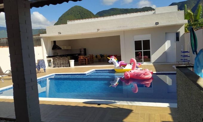 Morada da Praia House | Casa Reformada com Amplo Espaço, Churrasqueira e Piscina