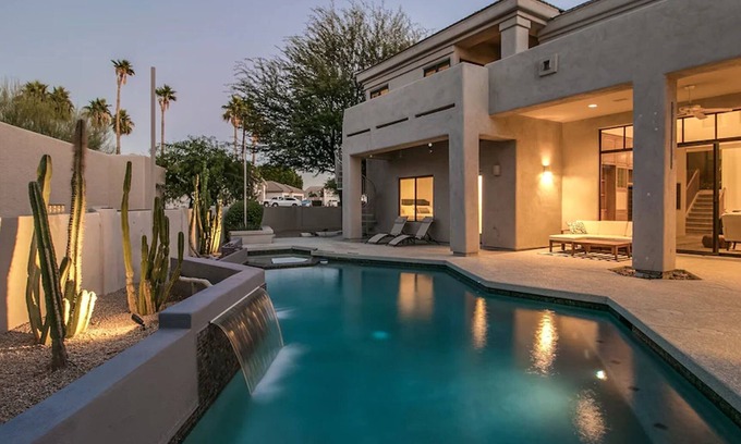 Paradise Valley Village Cottage | Casa Buenaluxurious Retreat w/2 Masters & Views!