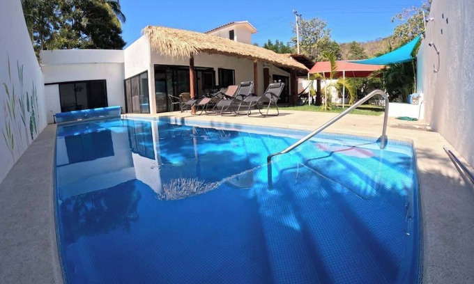 R House | CASA BUGAMBILIA SANTA CRUZ -nPrivate 4 bdrm house with giant pool-walk to beach!