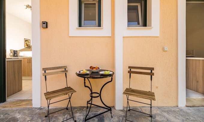 Kefalonia Apartment | Casa Bugannvilla 4 in Minia