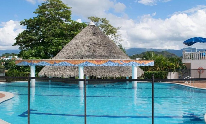 Melgar Villa | Casa campestre Hacienda estancia, en Melgar con piscina privada