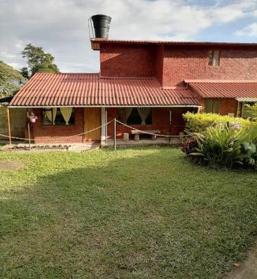 Tena House | Casa Campestre Rancho Texas con jacuzzi y quebrada