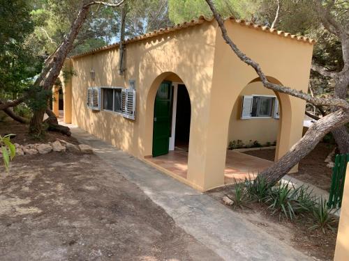 Es Calo House | Casa Carmencita, immersa nel verde a due passi da mare