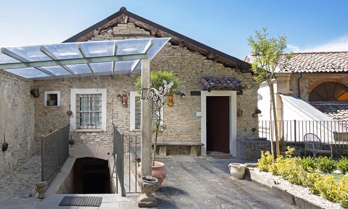 Santo Stefano Belbo Apartment | Casa Cecilia