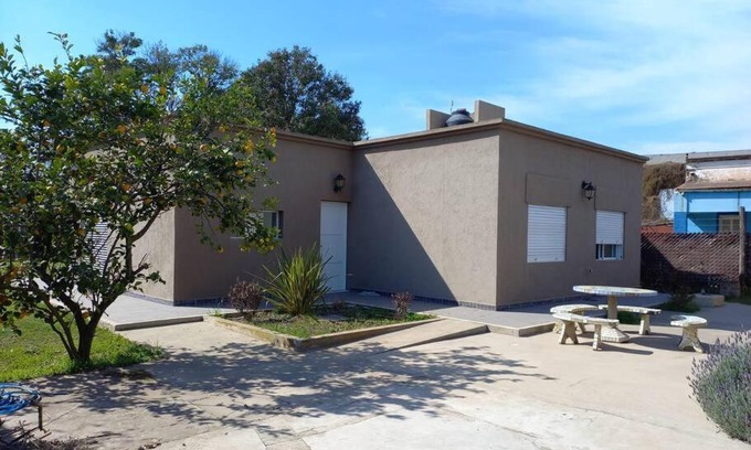 Villa General Savio Est Sanchez House | Casa con parque, parrilla y garage para vehículo.