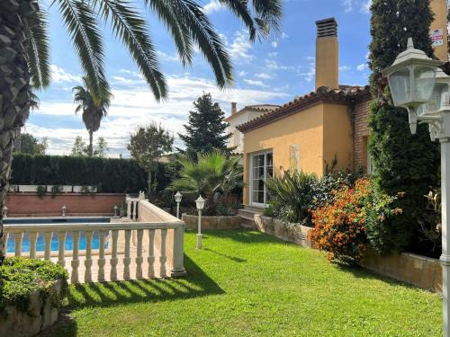 Sant Pere Pescador House | Casa con Piscina, Jardín, Barbacoa, A.A. y Wifi en Sant Pere Pescador - ES-89-74