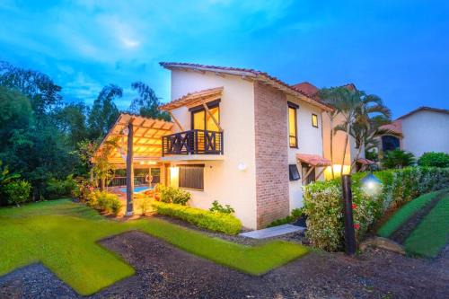 Quimbaya House | Casa con piscina privada fincas panaca, Quindío