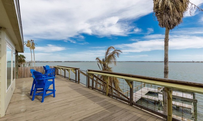 Rockport House | Casa Copano | Pet-Friendly + Dock!