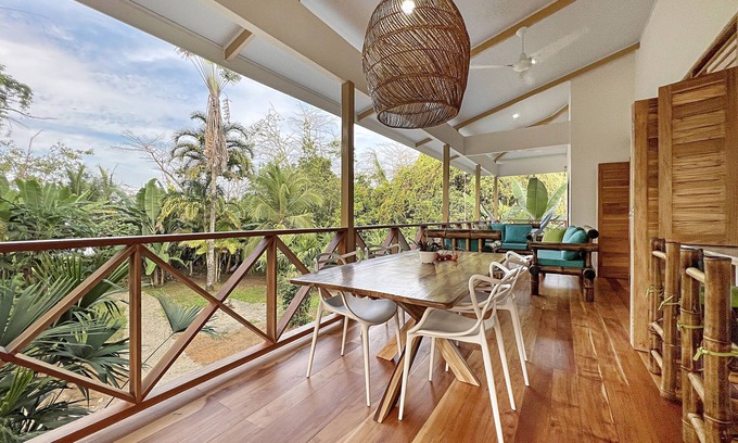 Puerto Viejo de Talamanca Villa | Casa Blanca - Stunning beach/pool house in Playa Negra