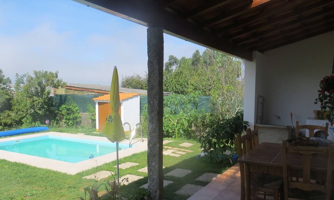 Espinho House | Casa da Avó, with swimming pool and beaches 2km away, up to 5 people, pets welcome.