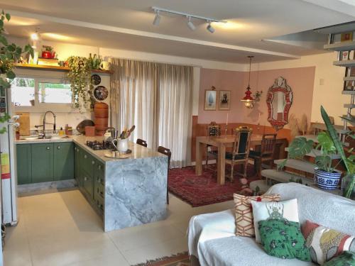Ribeirao da Ilha Bed & Breakfast | Casa da Maria e suas 3 vira-latas