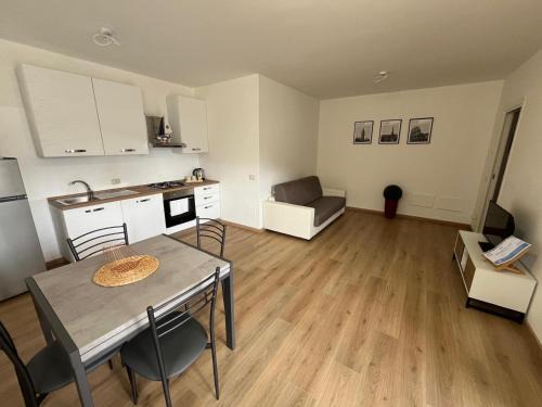 Porto Ceresio Apartment | Casa da Paolino