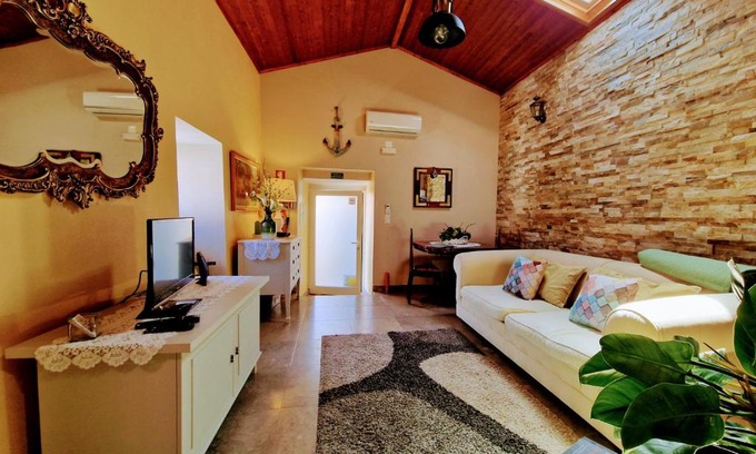 Azenhas do Mar House | Casa das Azenhas by Lisbon Village Apartments