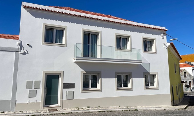Peniche de Cima Apartment | Casa das Redes - Walk to Peniche Beach
