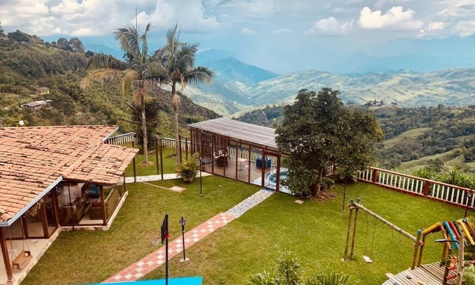 Fredonia House | Casa de Campo con Vista Hermosa a las Montañas de Antioquia