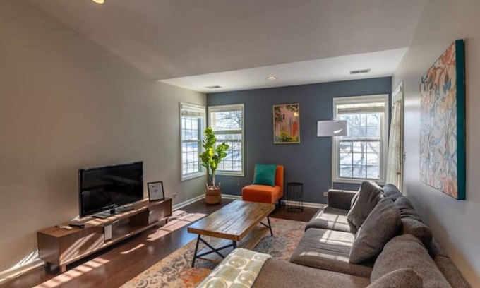 Plato Center House | Casa de Chicago in Schaumburg!