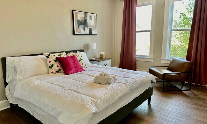 Evansville House | Casa de Color - 2BR/1BA Townhome near Downtown