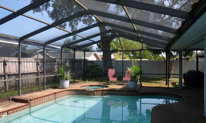 Largo House | Casa de Corazon-A comfortable home with pool in a quiet neighborhood near beach.