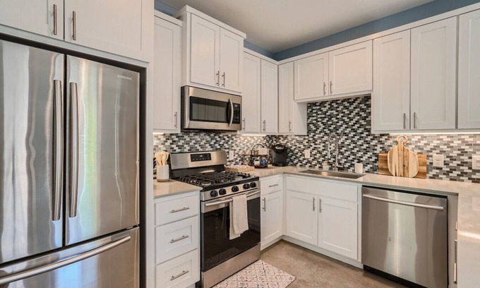 St. John - Coronado Hills House | Casa de Ellie J | Newer Home, Private, great for short or longer stays, & Close to Downtown!
