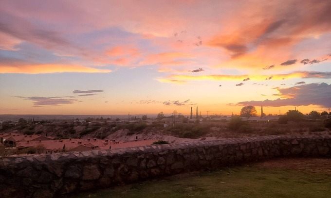 El Paso House | Casa De Ferrari - Charming Westside 3 bedroom 2 bathroom 1,900sf Sleeps 10