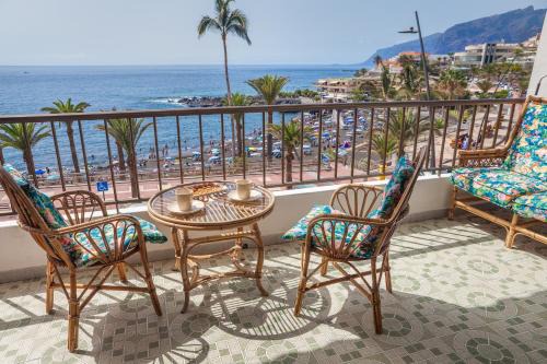Santiago del Teide Apartment | CASA DE FRANCO - ocean view, 50m from Playa la Arena, fibre net