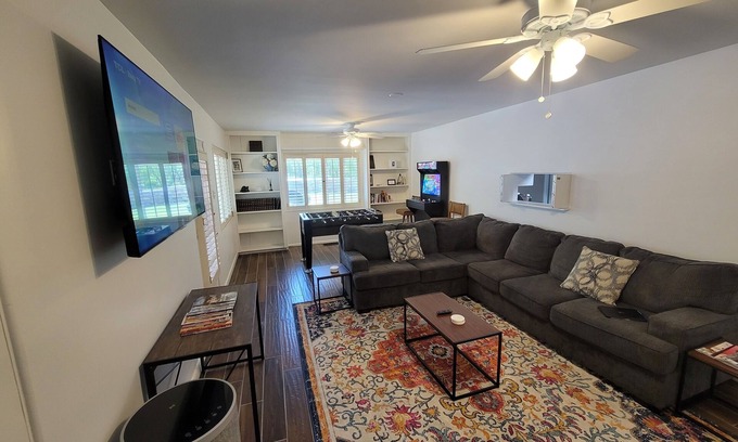 El Paso House | Casa de La Cruz - 3BR 3BA -w/Plasma Air Technology 2,200sf Sleeps 10
