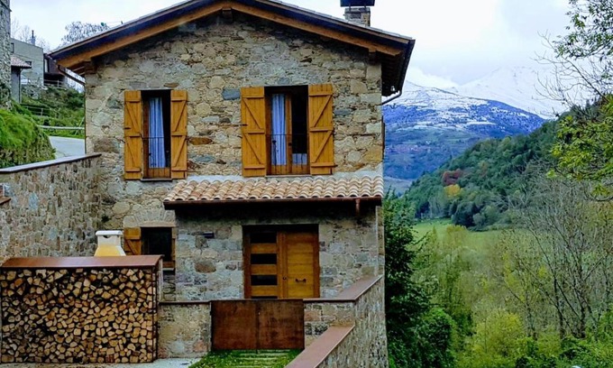 Vilallonga de Ter Ski Chalet | Casa de La Roca - Only Adults.
