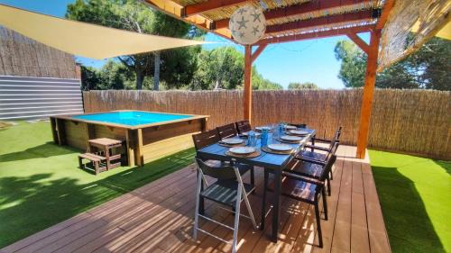 Pineda de Mar Villa | Casa de madera con piscina y vistas al mar