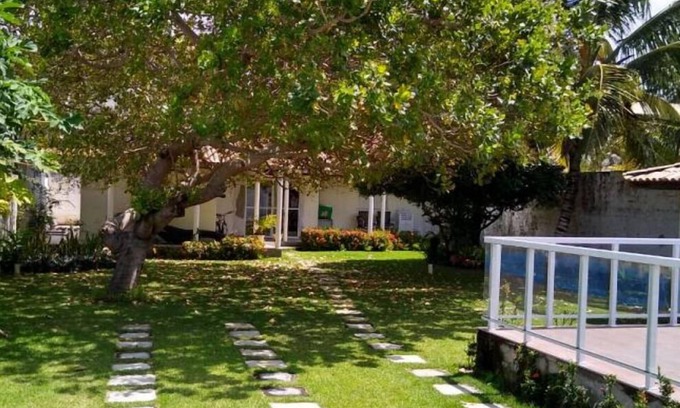 Barra do Jacuipe House | Casa de Praia Arborizada e Ventilada no Condomínio Entre o Encontro do rio e mar