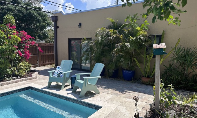 St. Petersburg - Clearwater Cottage | Casa de Roble Guest Suite Saltwater Pool