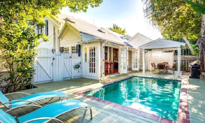 Meadows House | Casa de Rosalie by AvantStay | Great Location w/Pool, BBQ & Outdoor Dining