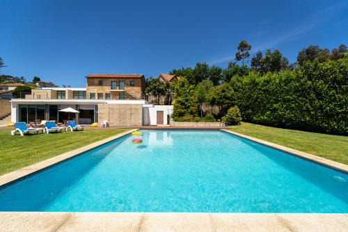 Sao Martinho de Silvares House | Casa de Silvares Fafe - Moradia Premium com piscina by House and People