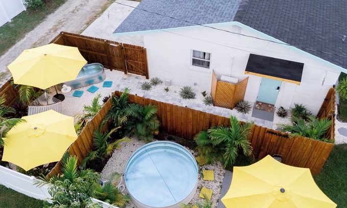 St. Petersburg - Clearwater Apartment | Casa De Sueños- Tranquil Oasis + Plunge Pool