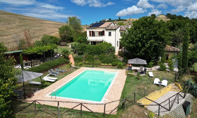 Arcevia Apartment | Casa dei Sogni d'Oro - Apart. Nidastore with pool 12x6 m - panoramic view