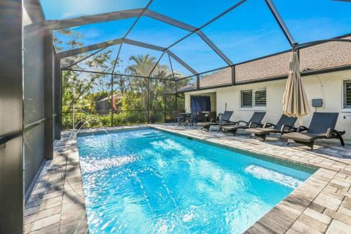 Naples Park House | Casa Del Mare at the Beach 2 bd rms W King Beds