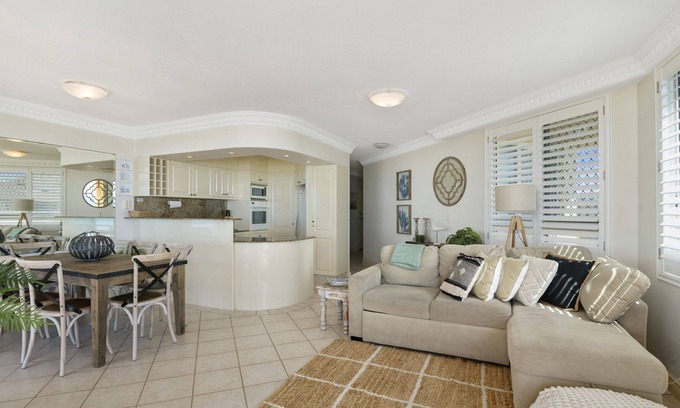 Bilinga Apartment | Casa Del Rey 5 - Absolute Beachfront Bilinga apartment perfect for the family