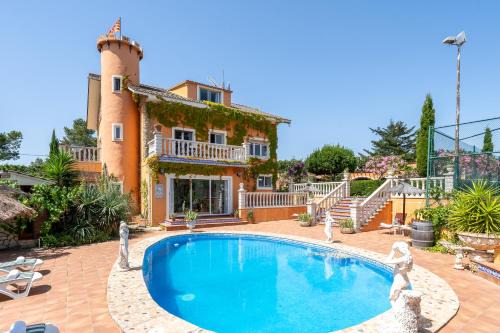 Torrelles de Foix Villa | Casa del Vino