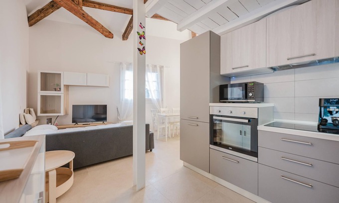 Longa Apartment | Casa dell'Aquila - 10 min from Venice