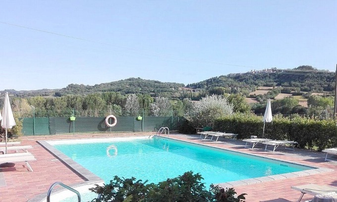 Fighille House | Casa delle Mammole D: A characteristic and welcoming apartment that is part of an ancient country house surrounded by the greenery, with Free WI-FI.